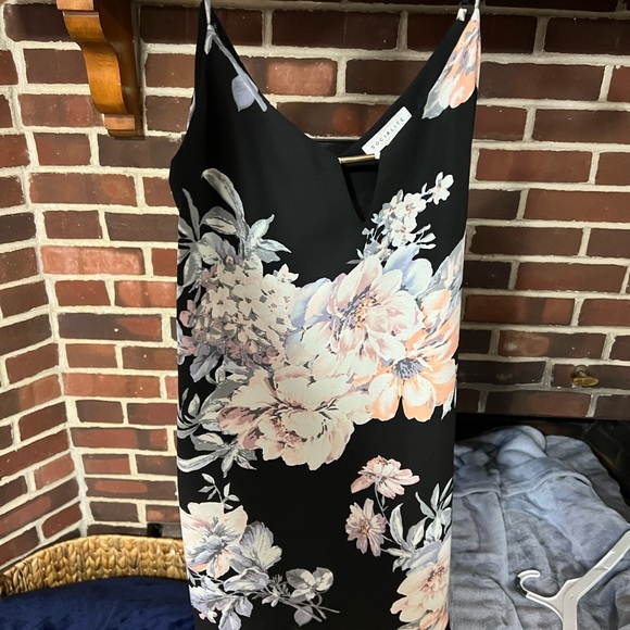 Super cute dress - Picture 2 of 3